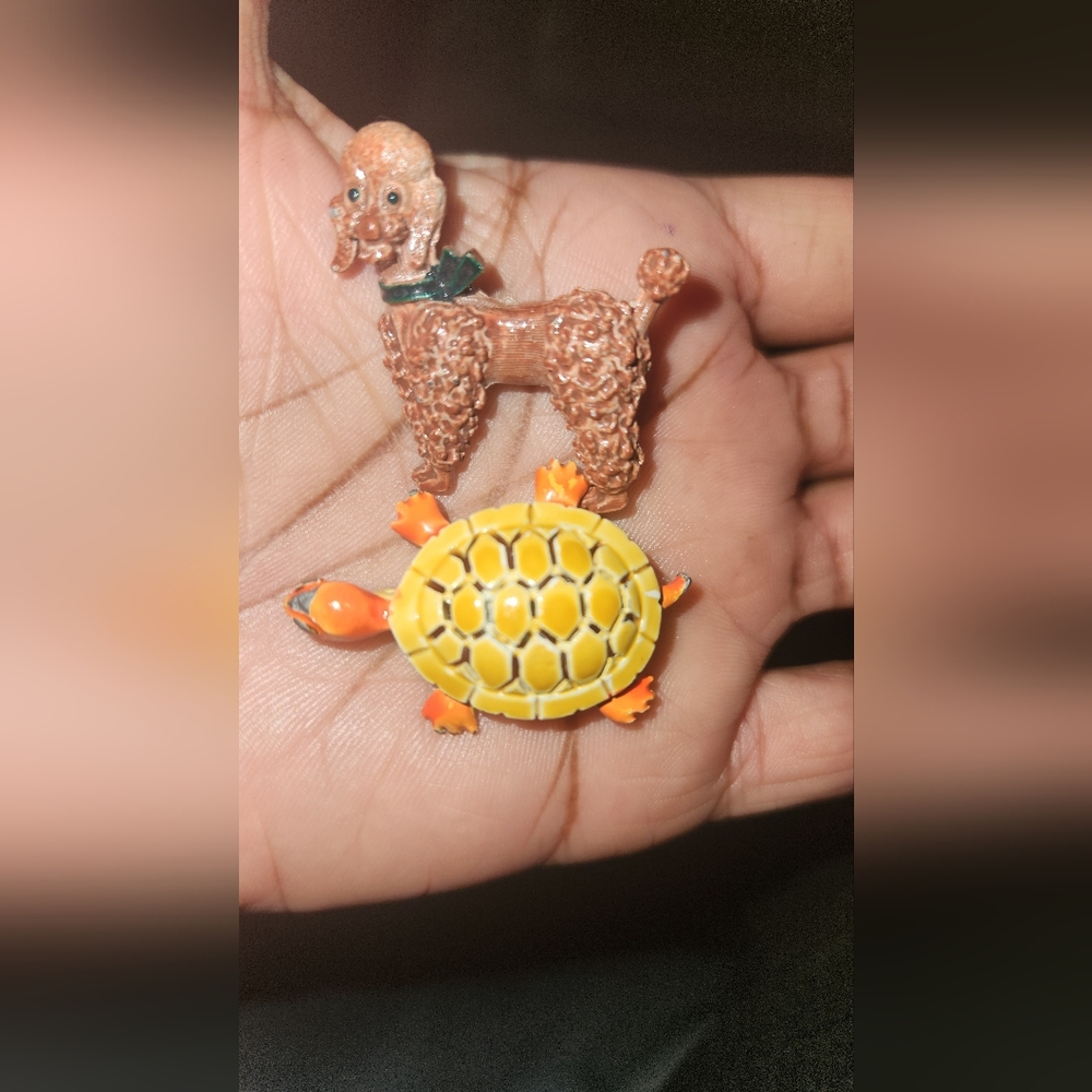 Brown Poodle and Yellow Turtle Small Pets Metal Figurine Brooch/Pin Set. 1.5"